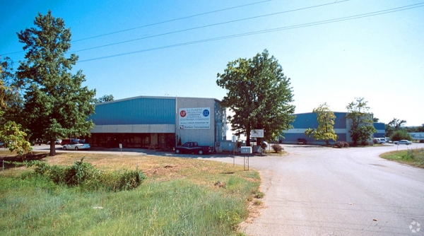 Listing Image #1 - Industrial for lease at 19919 Shawnee Mission Parkway, Shawnee KS 66218 Listing Image #1 - Industrial for lease at 19919 Shawnee Mission Parkway, Shawnee KS 66218
