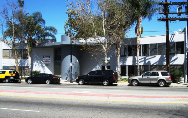 Listing Image #1 - Office for lease at 18645 Sherman Way, Reseda CA 91335