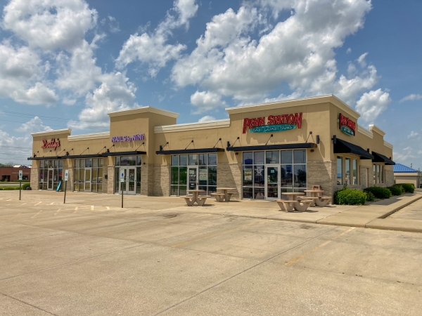 Listing Image #1 - Retail for lease at 2520 N Dirksen Pkwy, Springfield IL 62702