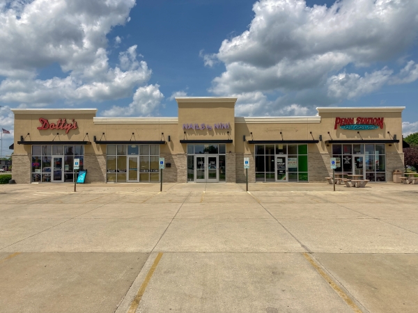 Listing Image #2 - Retail for lease at 2520 N Dirksen Pkwy, Springfield IL 62702