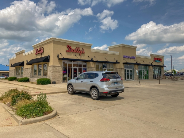 Listing Image #3 - Retail for lease at 2520 N Dirksen Pkwy, Springfield IL 62702