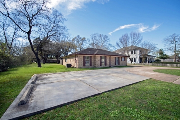 Listing Image #1 - Office for lease at 1517 AVENUE C, KATY TX 77493