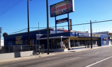 Retail property for lease in Canoga Park, CA