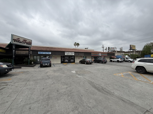 Listing Image #1 - Retail for lease at 10323 Zelzah Avenue, Northridge CA 91326