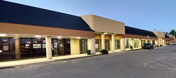Listing Image #1 - Retail for lease at 240 N Wilson Rd, Columbus OH 43204