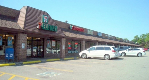 Listing Image #1 - Shopping Center for lease at 1450-1490 E. Chicago Avenue, Naperville IL 60540