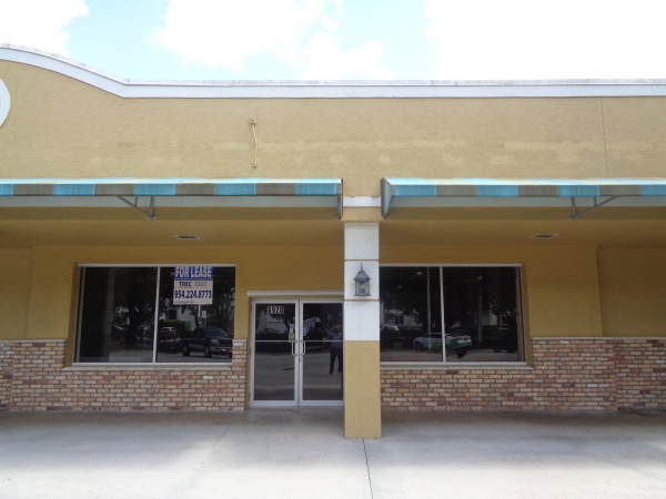 Listing Image #1 - Retail for lease at 6920 Cypress Rd, Plantation FL 33317