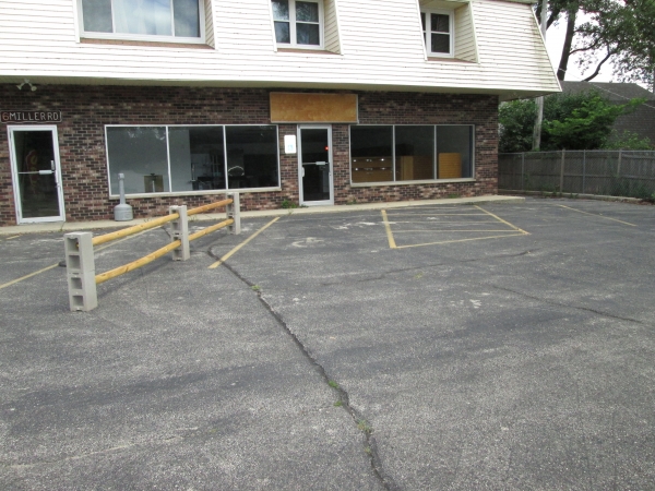 Listing Image #1 - Retail for lease at 6 Miller Road, Lake in the Hills IL 60156