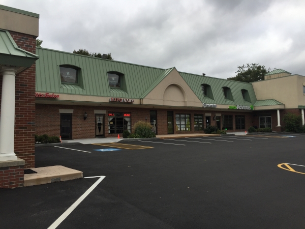 Listing Image #1 - Shopping Center for lease at 800 Oaklawn Avenue, Cranston RI 02920
