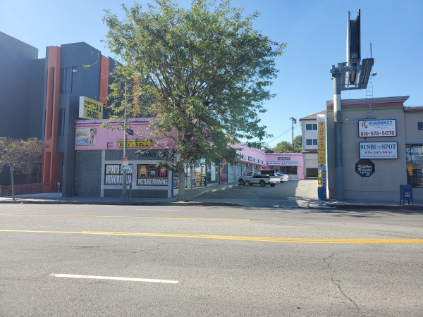 Listing Image #1 - Retail for lease at 19640 Ventura Boulevard, Tarzana CA 91356