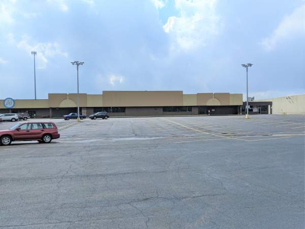 Listing Image #1 - Retail for lease at 1507 N Bowman Ave, Danville IL 61832