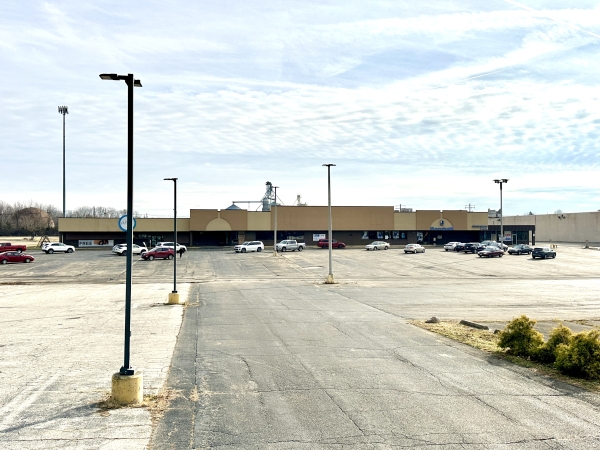 Listing Image #2 - Retail for lease at 1507 N Bowman Ave, Danville IL 61832