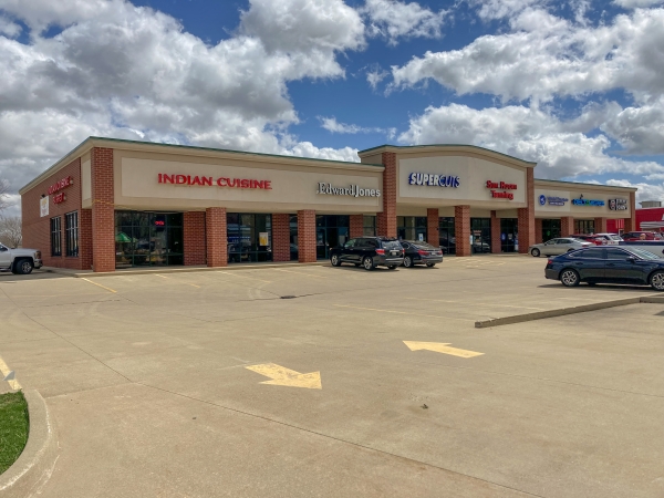 Listing Image #1 - Retail for lease at 3120  S 6th St, Springfield IL 62703