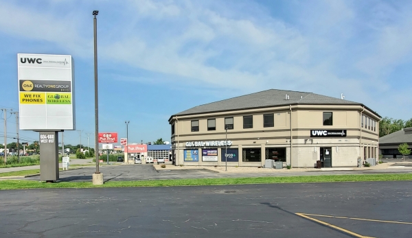 Listing Image #1 - Office for lease at 608 West Lincoln Highway, Merrillville IN 46410