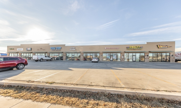 Listing Image #1 - Retail for lease at 3407 98th Street, Lubbock TX 79423