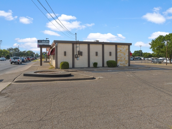 Listing Image #2 - Retail for lease at 1415 N New Road, Waco TX 76710