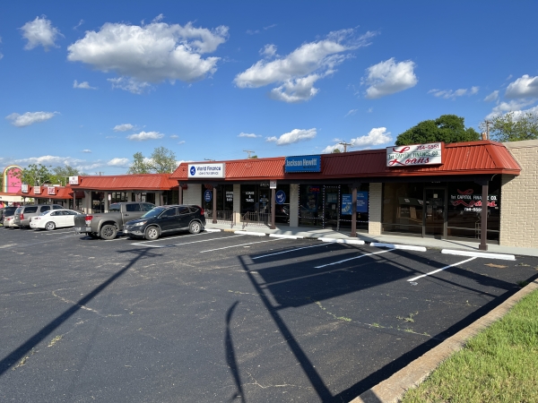Listing Image #2 - Retail for lease at 2420 W Waco Drive, Waco TX 76710