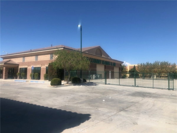 Listing Image #3 - Office for lease at 16490 Walnut Street, Hesperia CA 92345