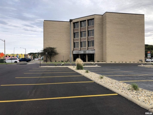 Listing Image #1 - Others for lease at 111 W WASHINGTON Street, East Peoria IL 61611