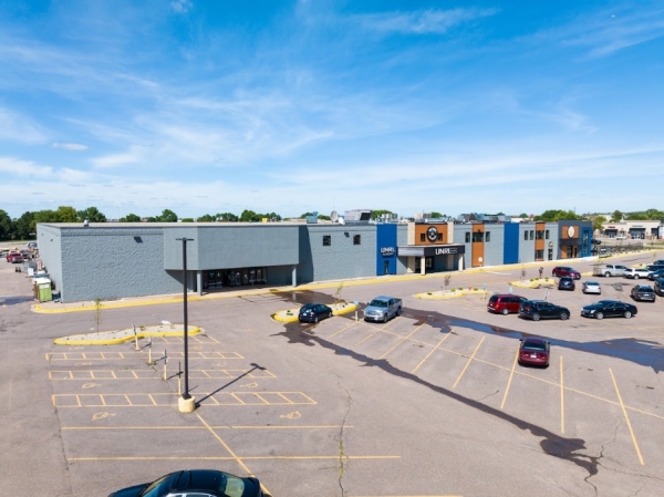 Listing Image #1 - Retail for lease at 1850 Madison Ave, Mankato MN 56001