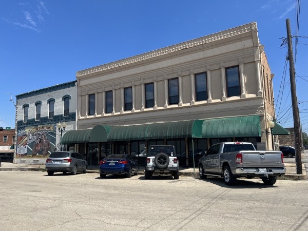 Listing Image #2 - Retail for lease at 402 W 3rd Street, McGregor TX 76657