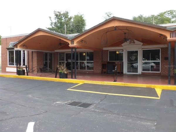 Listing Image #1 - Retail for lease at 706 W UNIVERSITY AVE, Gainesville FL 32601