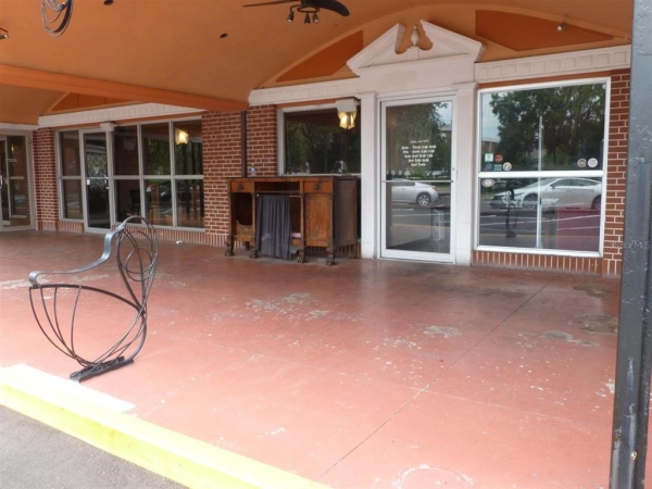 Listing Image #2 - Retail for lease at 706 W UNIVERSITY AVE, Gainesville FL 32601