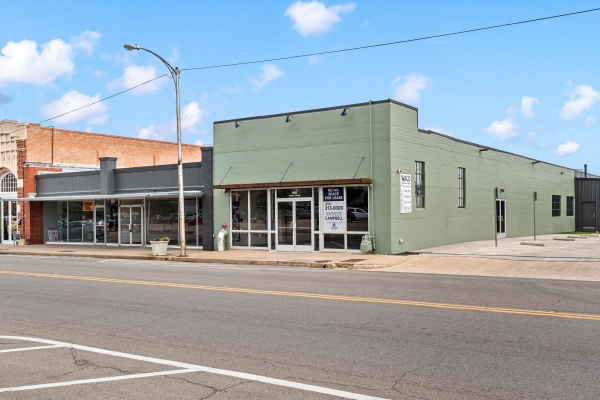Listing Image #1 - Retail for lease at 928 - 1002 Austin Ave, Waco TX 76701