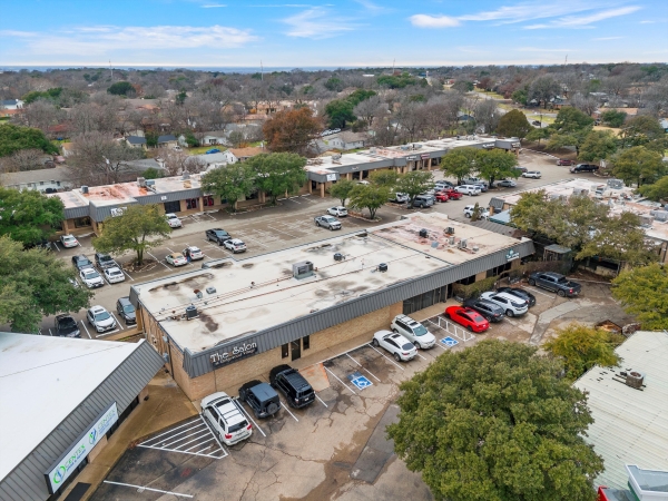 Listing Image #3 - Retail for lease at 2002 - 2066 N Valley Mills Dr, Waco TX 76710