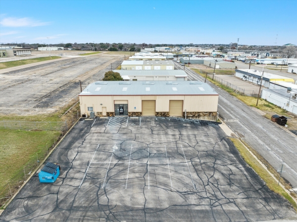 Listing Image #1 - Industrial for lease at 216 Kelly St, Waco TX 76710