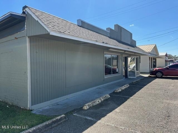 Listing Image #3 - Retail for lease at 1235 Pass Road, Gulfport MS 39501