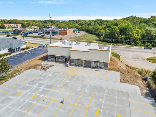 Listing Image #2 - Retail for lease at 1000-1004 Jason Pl, Chatham IL 62629