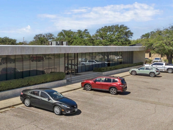 Listing Image #3 - Office for lease at 1512 Lake Air Dr, Waco TX 76710