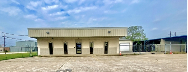 Listing Image #2 - Office for lease at 1660 S. 23rd St, Beaumont TX 77707
