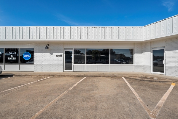 Listing Image #3 - Retail for lease at 1201 Lake Air Dr Suite B, Waco TX 76710 Listing Image #3 - Retail for lease at 1201 Lake Air Dr Suite B, Waco TX 76710