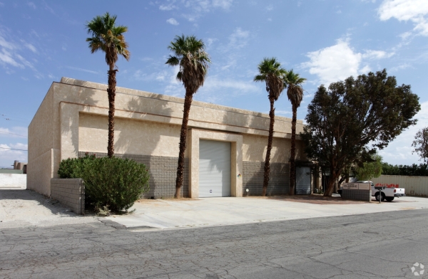 Listing Image #1 - Industrial for lease at 180 W. Oasis road, Palm Springs CA 92262