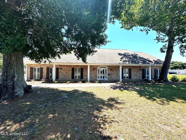Listing Image #1 - Office for lease at 1087 E Pass Road, Gulfport MS 39507