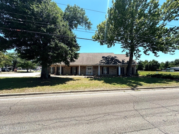 Listing Image #2 - Office for lease at 1087 E Pass Road, Gulfport MS 39507