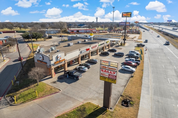 Listing Image #3 - Retail for lease at 1517 N IH35, Waco TX 76705