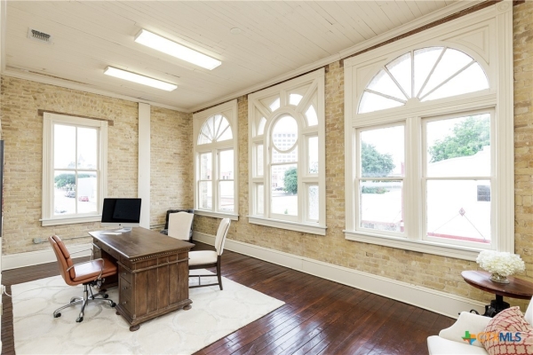 Listing Image #3 - Office for lease at 207 E Constitution Street 1, Victoria TX 77901
