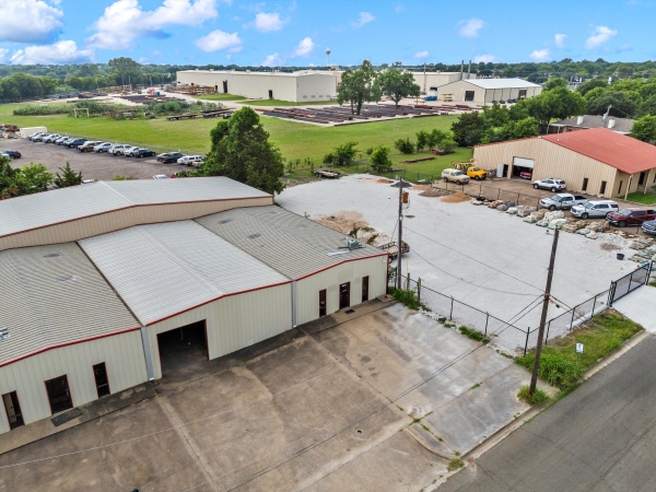 Listing Image #2 - Land for lease at 405 Milton St, Suite B, Hewitt TX 76643