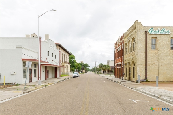 Listing Image #2 - Office for lease at 207 E Constitution Street 8, Victoria TX 77901