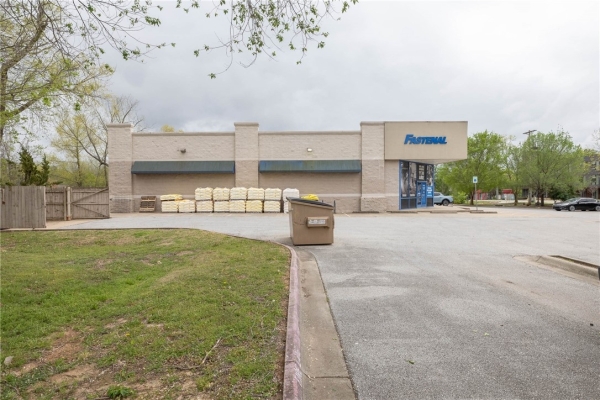Listing Image #2 - Retail for lease at 796 S School, Fayetteville AR 72701