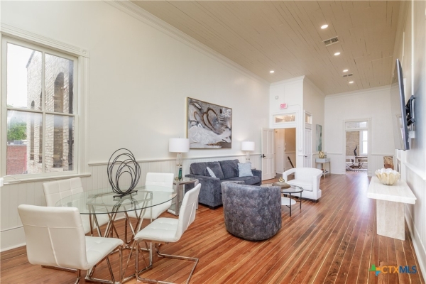 Listing Image #2 - Office for lease at 207 E Constitution Street 6, Victoria TX 77901