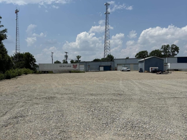 Listing Image #3 - Others for lease at 729 E Water Street, Hartford City IN 47348