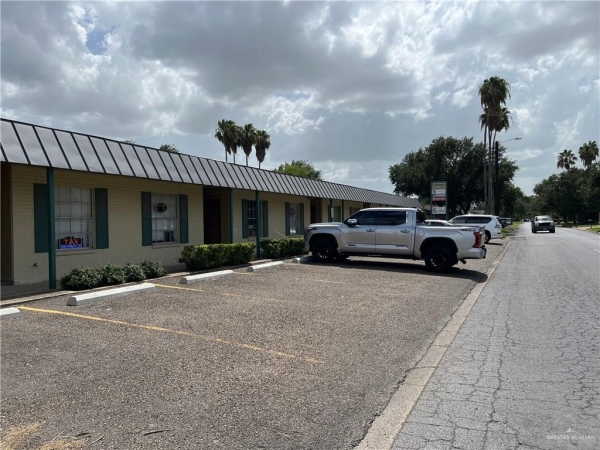 Listing Image #1 - Retail for lease at 1017 Wisteria Ave, McAllen TX 78501