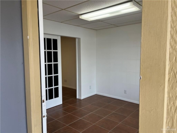 Listing Image #2 - Retail for lease at 1017 Wisteria Ave, McAllen TX 78501
