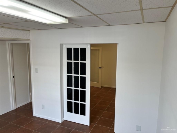 Listing Image #3 - Retail for lease at 1017 Wisteria Ave, McAllen TX 78501