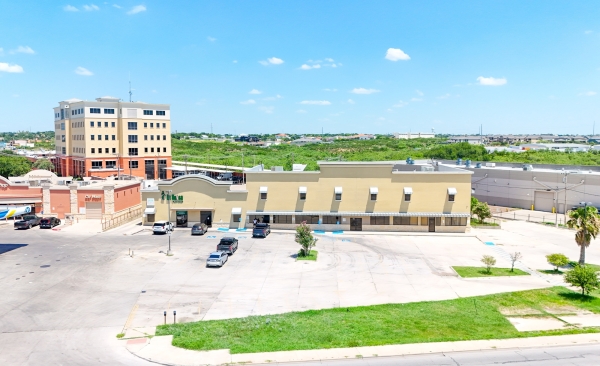 Listing Image #1 - Office for lease at 8915 San Dario Avenue, Laredo TX 78045