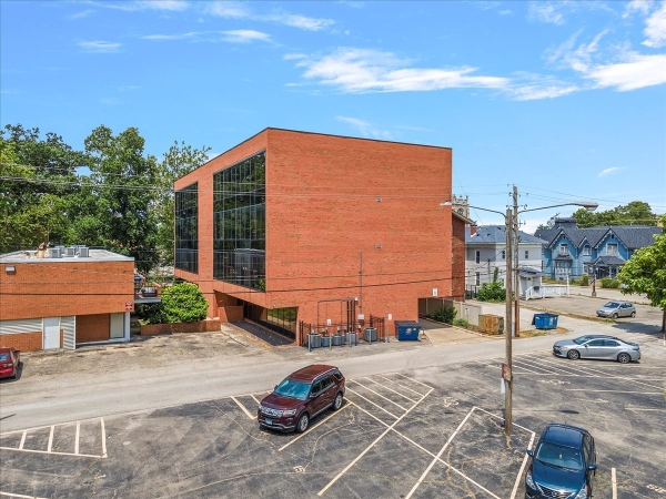 Listing Image #2 - Office for lease at 828 2nd St, Springfield IL 62704